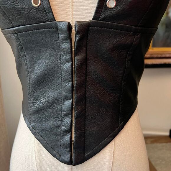 Princess Polly Black PU Corset Top – Size 4 (Fits Like 0/2) - Picture 4 of 8